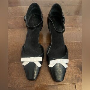 bow detail kitten heels